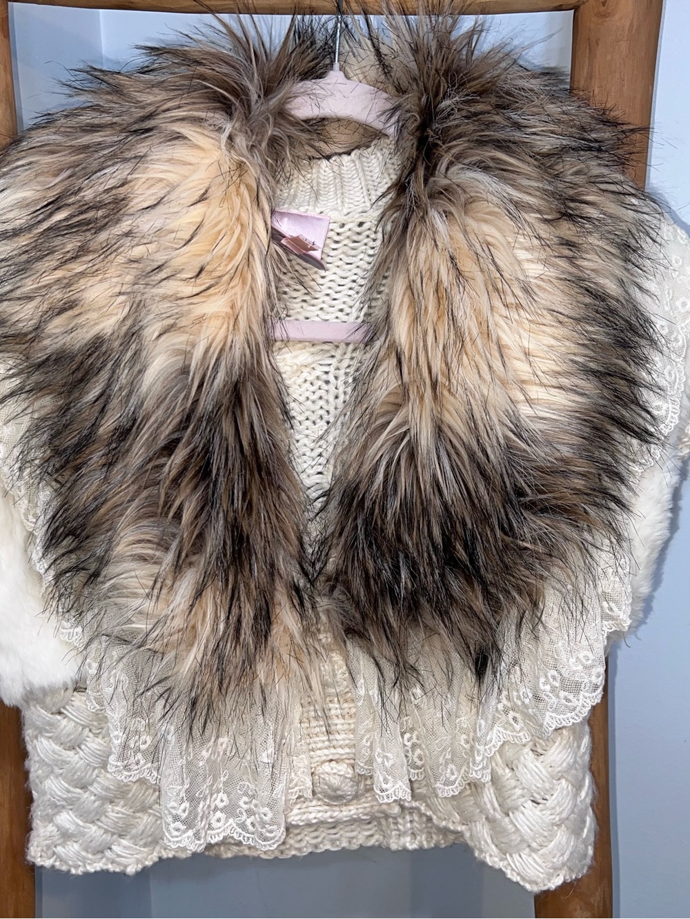 Romeo + Juliet Couture Cream Knit Vest Faux Fur Collar Lace Boho S